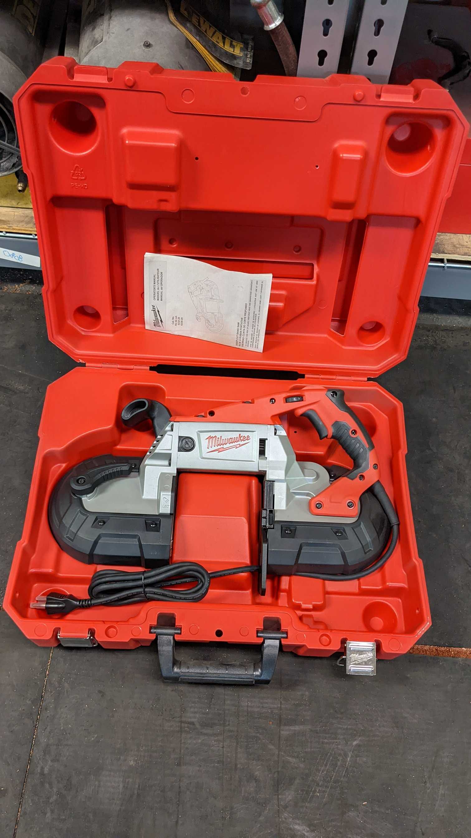 MILWAUKEE BAND SAW - ELECTRIC POWER TOOLS