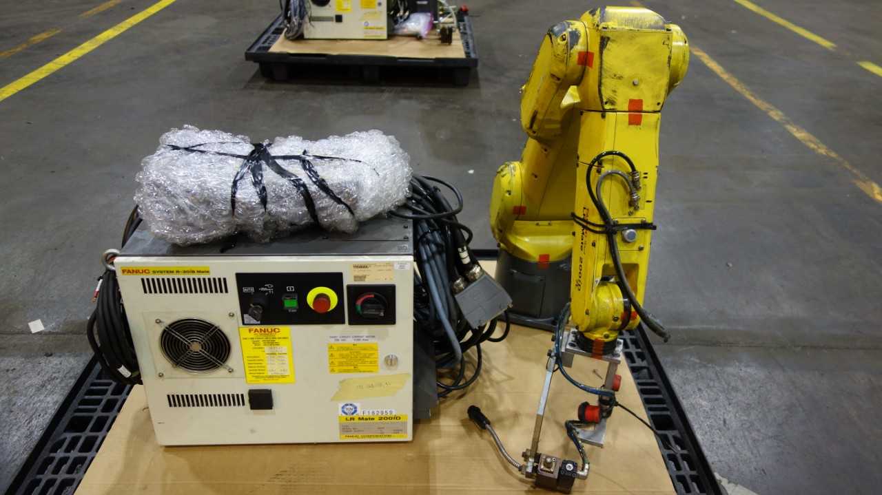 FANUC LR MATE 200ID/7L R-30IB LONG REACH ROBOT, A05B-2651-B021 CONTROLLER, A05B-2255-C105 TEACH PENDANT, A05B-1142-B301 TYPE - INDUSTRIAL ROBOTS