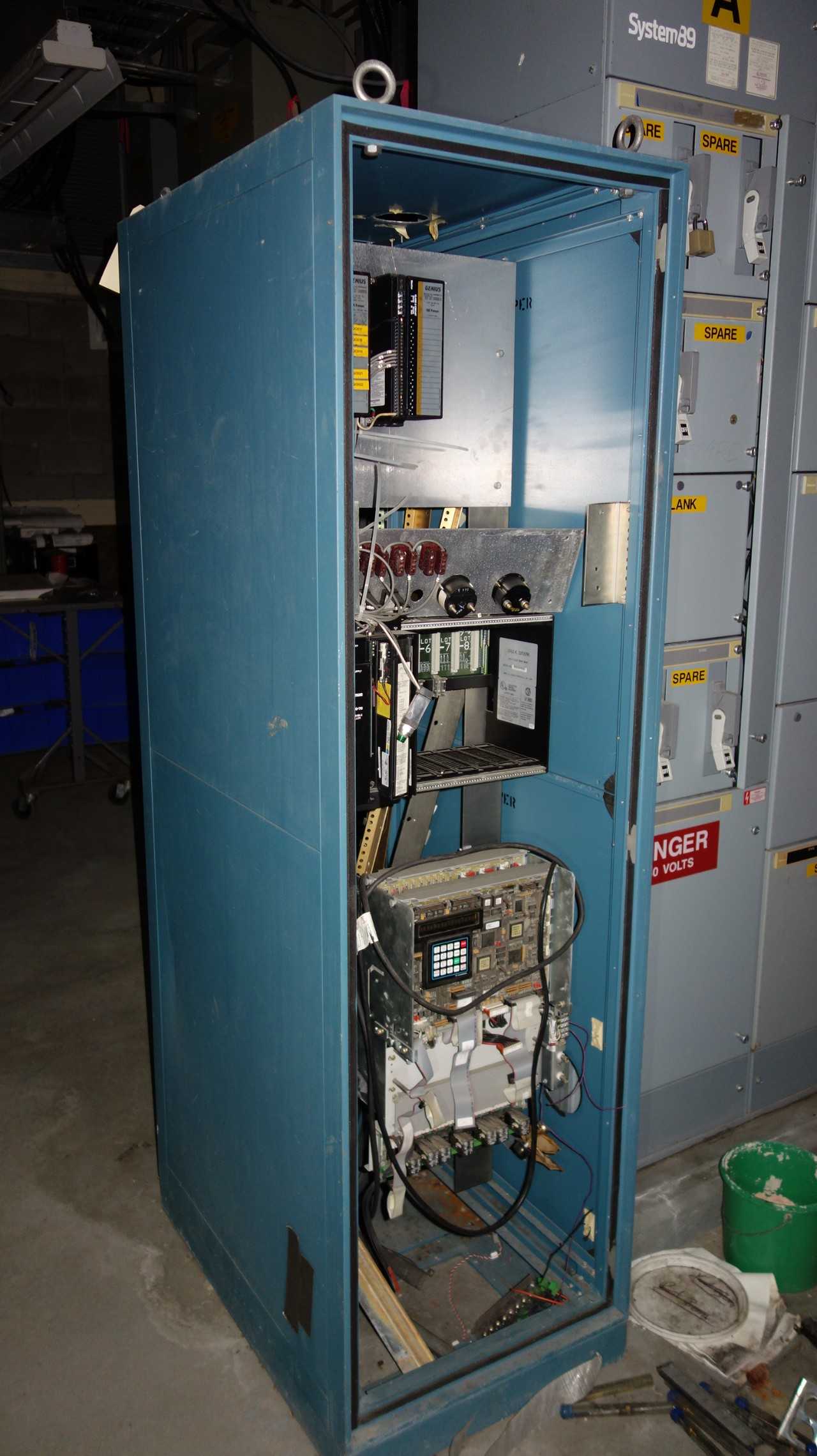GE FANUC CONTROLLER CABINET, W/ GE GENIUS MODULES - AUTOMATION & CONTROLS