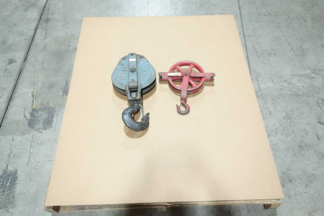 LOT OF 2 PULLEYS - PULLEY