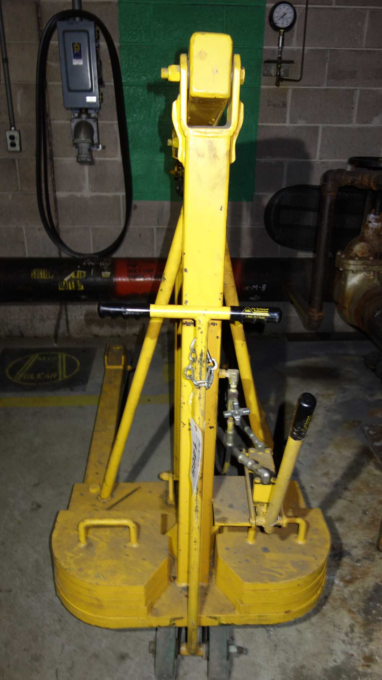 AIR TECHNICAL INDUSTRIES HYDRAULIC BOOM LIFT 400LB - AIR COMPRESSORS