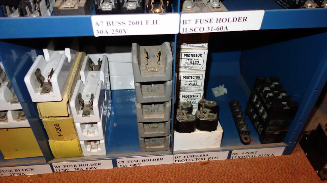 LOT OF ASSORTED FUSES AND FUSEHOLDERS - FUSES