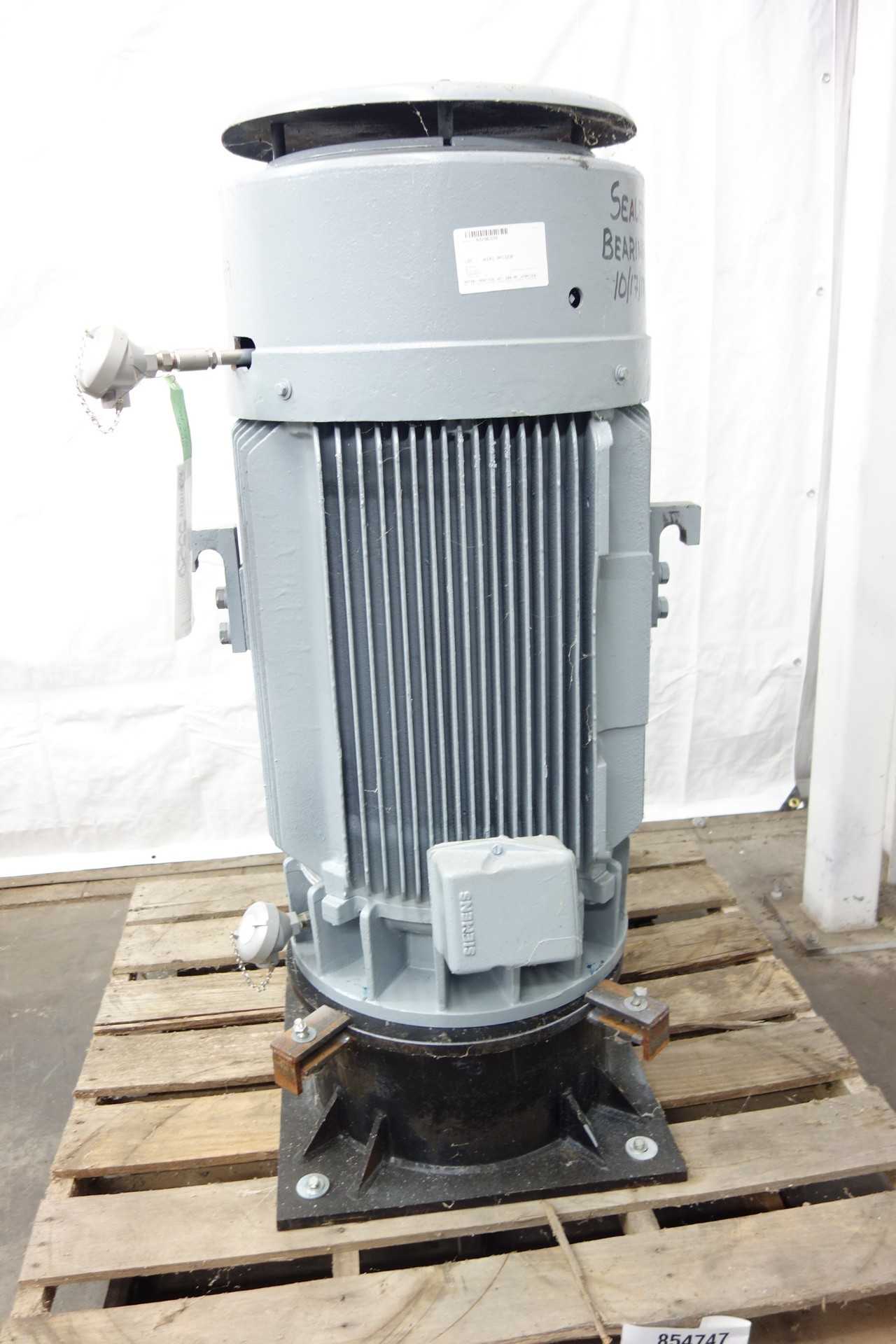 SIEMENS VERTICAL AC MOTOR - ELECTRIC MOTORS