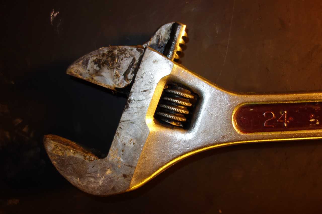 PROTO 724 24IN ADJUSTABLE CRESCENT WRENCH - HAND TOOLS
