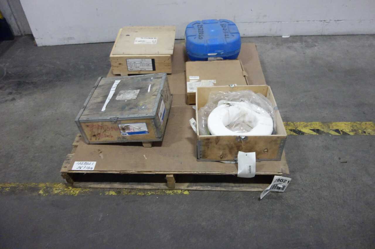 LOT OF ASSORTED BEARINGS - BEARINGS