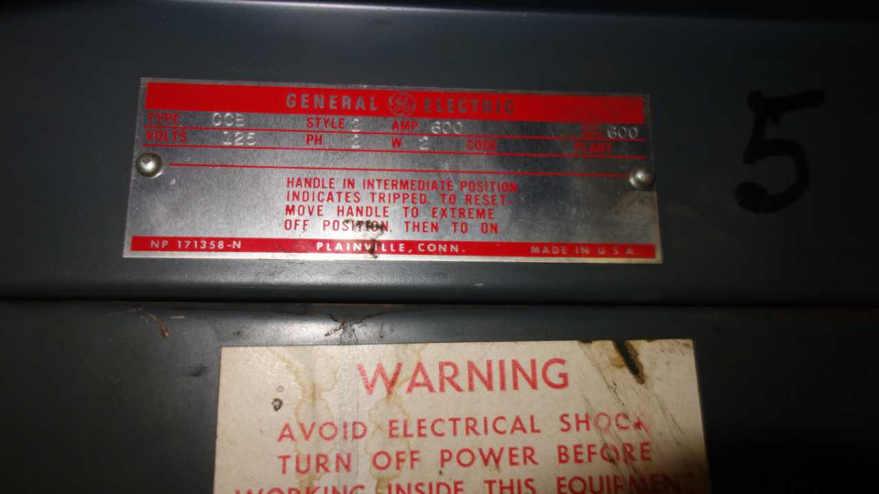 LOT OF 2 GENERAL ELECTRIC CCB 600A PANELBOARDS - CIRCUIT BREAKERS