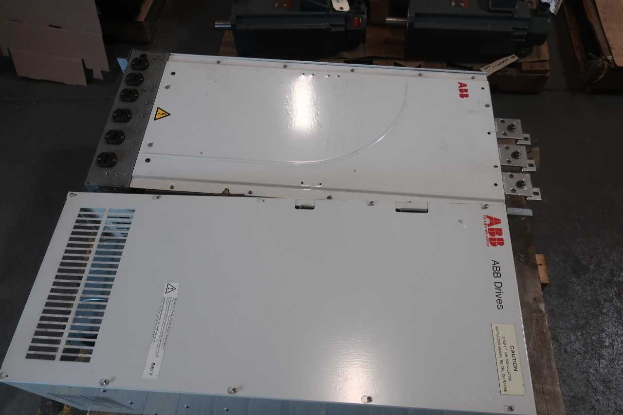 1 LOT OF TWO MOTOR DRIVES - ABB ACS504-140-5 500V-AC 0-150HZ 0-500V-AC 150HP AC VFD DRIVE, ACX550-U0-245A-4 380-480V-AC 0-500HZ 0-480V-AC 200HP AC VFD DRIVE - MOTOR DRIVES