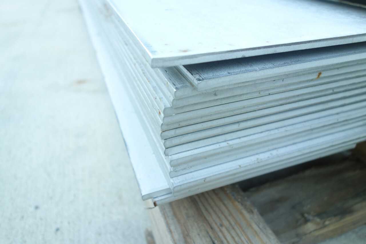 LOT OF A T-316L STEEL PLATE