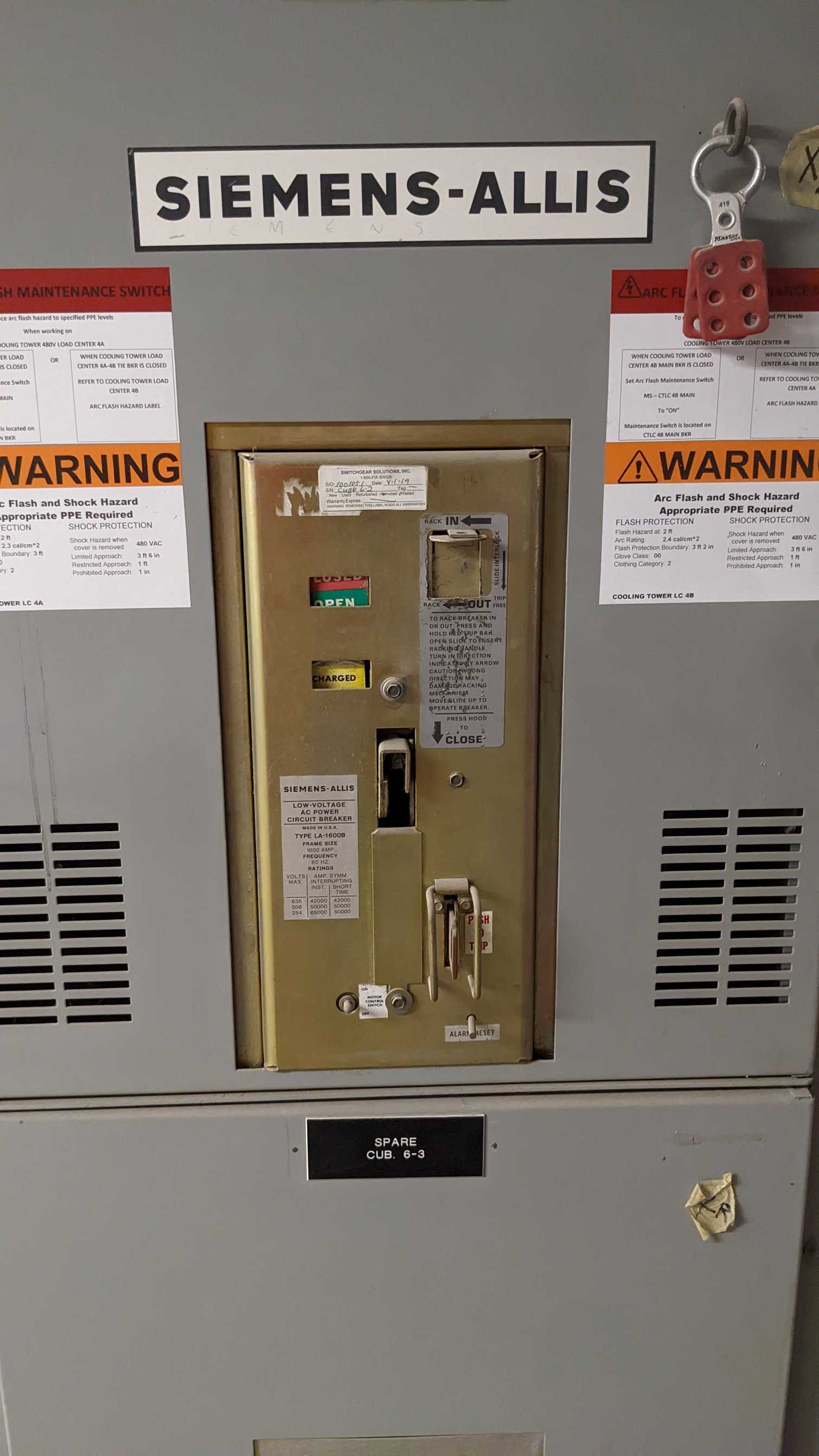 LOT OF 4 SIEMENS LOW-VOLTAGE CIRCUIT BREAKERS - CIRCUIT BREAKERS