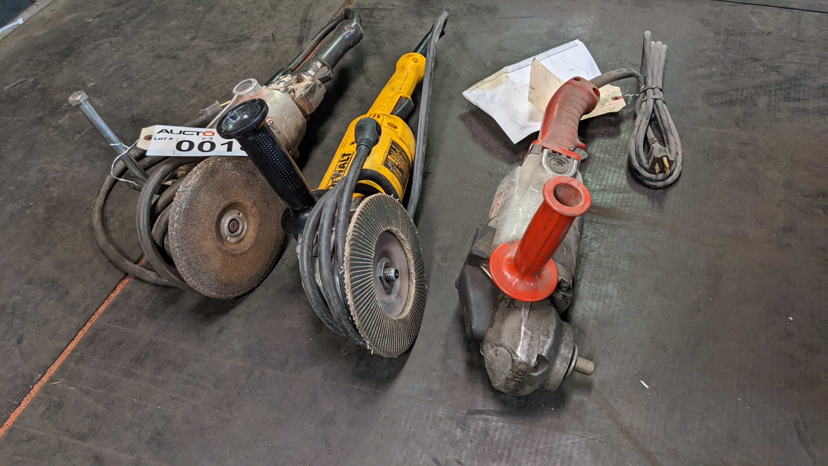 LOT OF 3 SANDERS - ELECTRIC POWER TOOLS