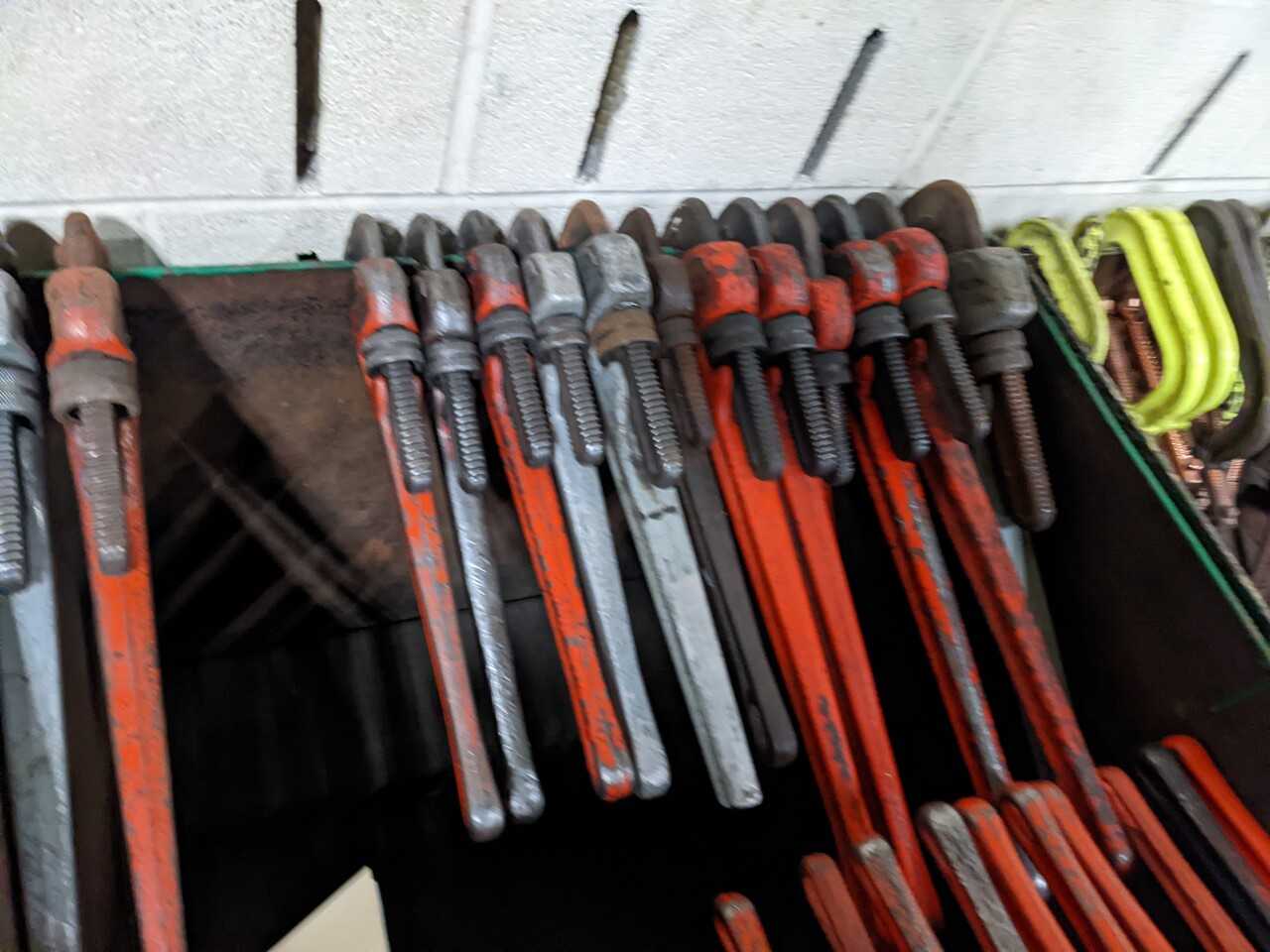 LOT OF ASSORTED PIPE WRENCHES - HAND TOOLS
