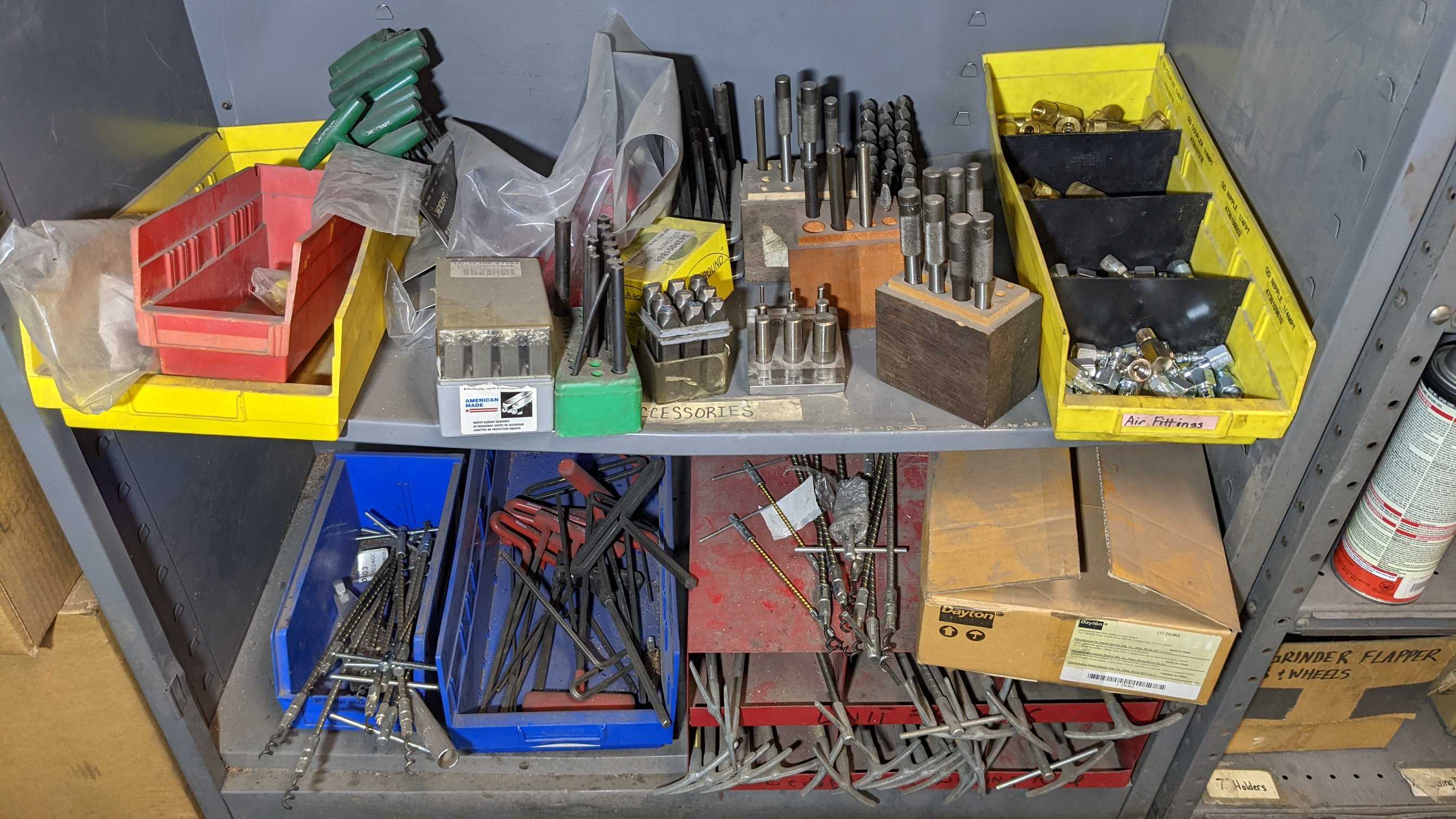 LOT OF 2 CONTENTS IN 2 RACKS - ELECTRIC POWER TOOLS