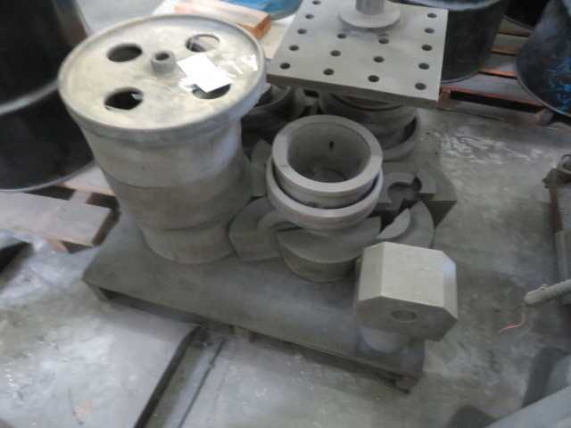 Pallet of stretch press tooling and jaws, etc..LOT - MISCELLANEOUS