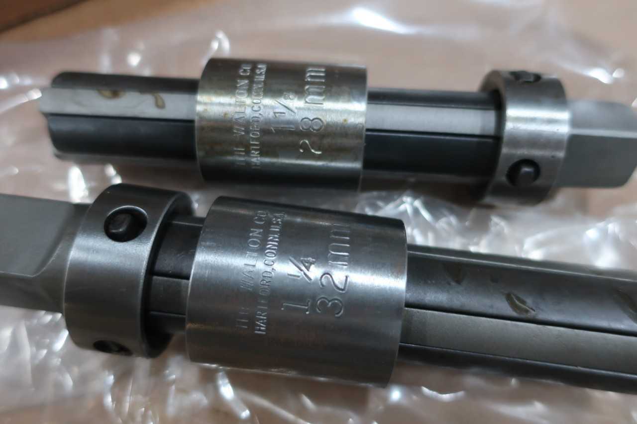 15 ASSORTED SIZE WALTON TAP EXTRACTORS. STYLE 4 FLUTE, SIZES (1' 1/2'in) (1in)(7/8in) - HAND TOOLS