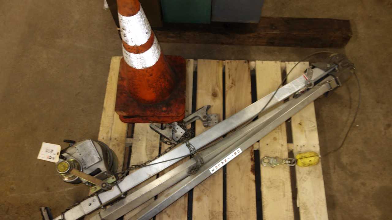 SALALIFT DBI/SALA L1850 60 350LBS CONFINDED SPACE TRIPOD - INDUSTRIAL PARTS