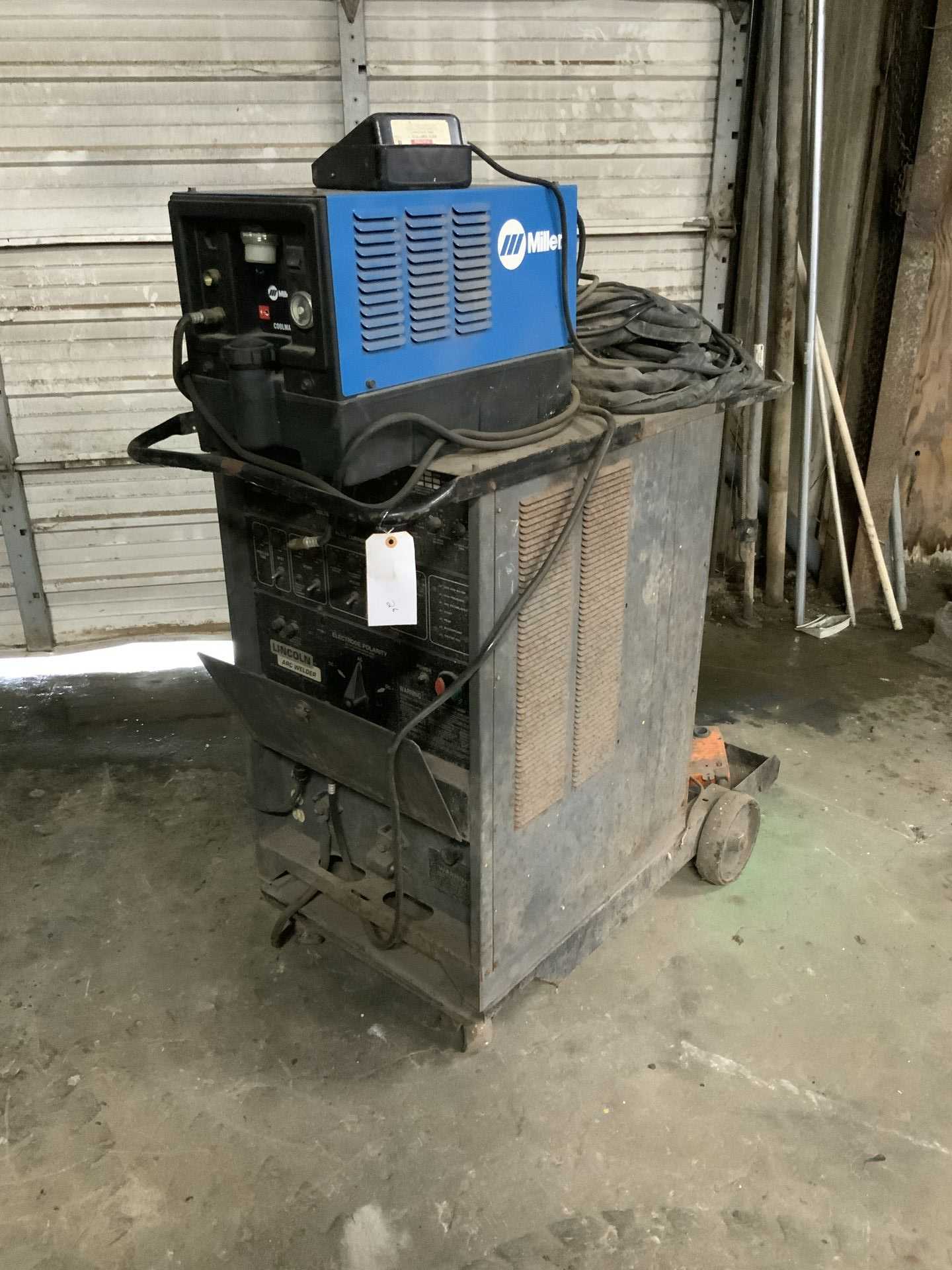LINCOLN SQUARE WAVE TIG 300 WELDER - TIG WELDERS