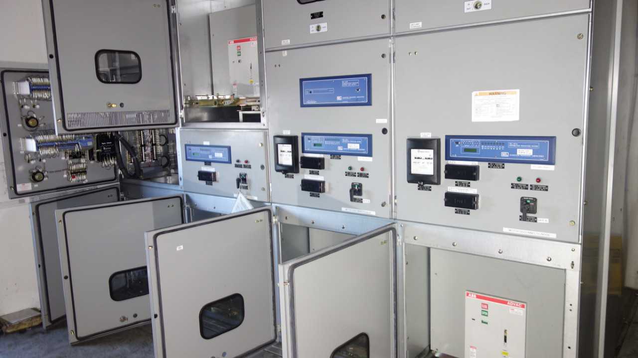 LOT OF 5 ABB ADVAC 4.76KV-AC SWITCHGEAR BREAKERS - CIRCUIT BREAKERS