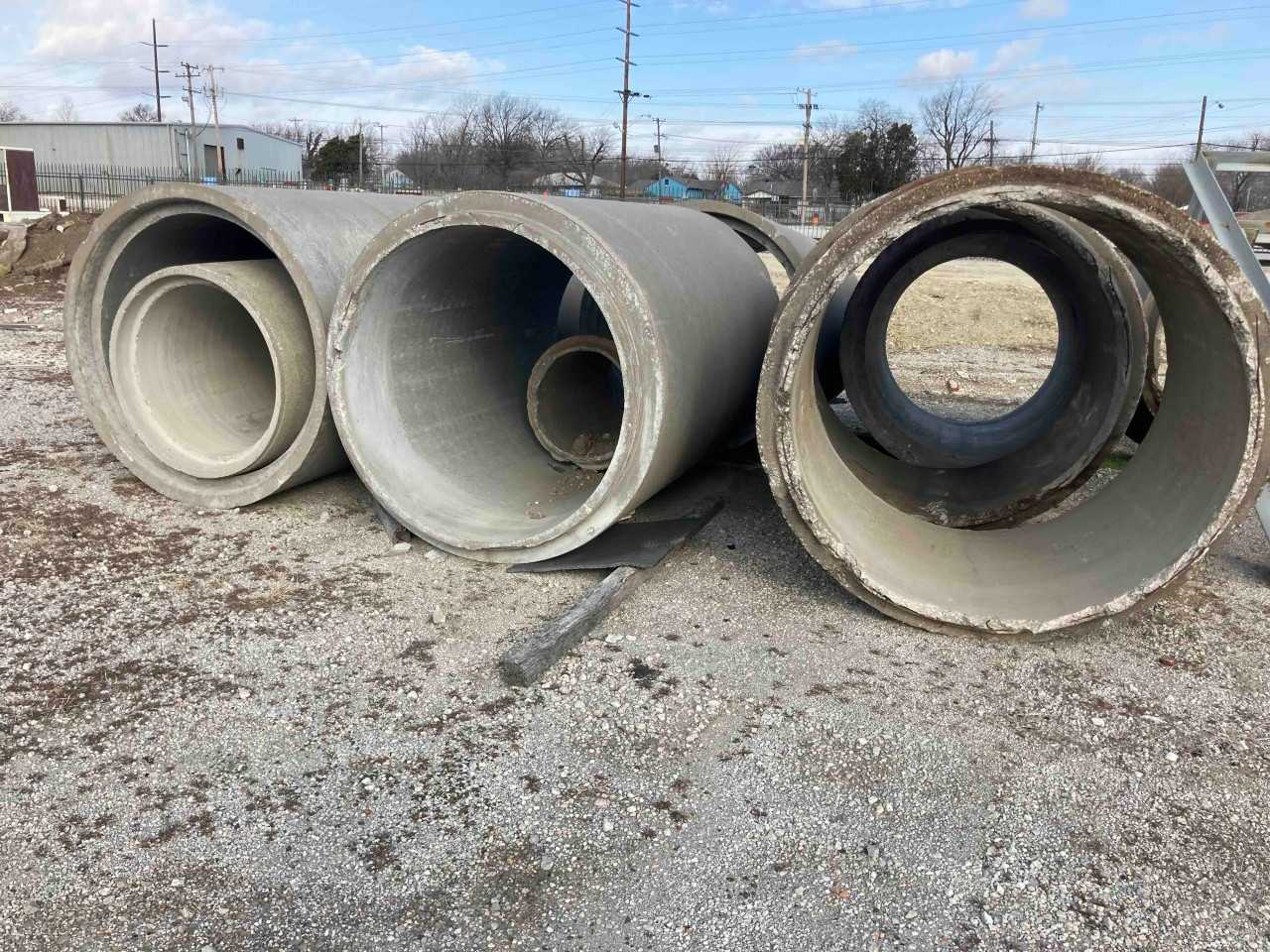 Lot of Various Sizes of Concrete Pipe - TRAILER MOUNTED EQUIPMENT