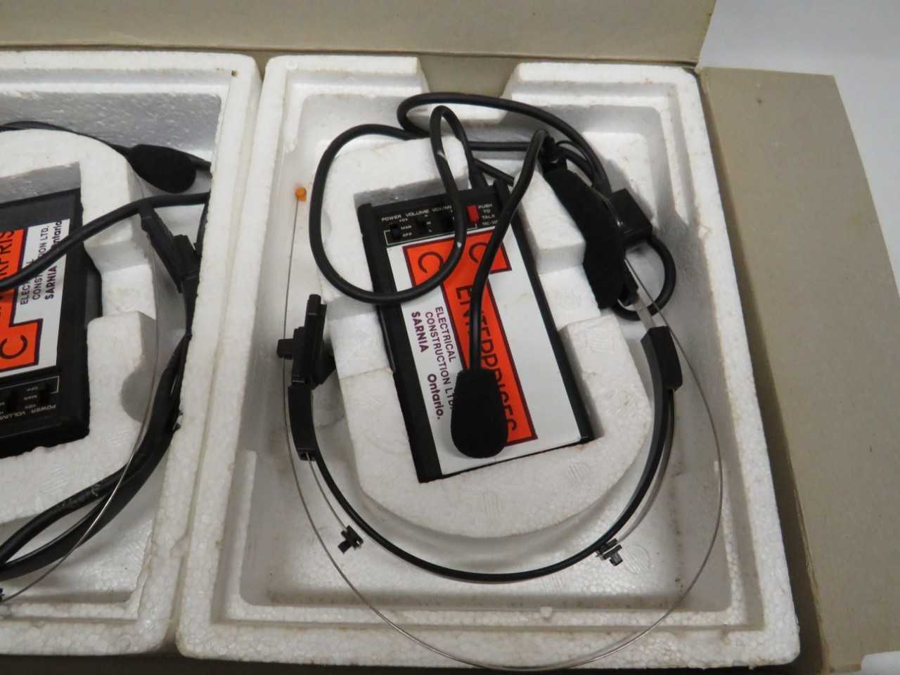 LOT 6 REALISTIC VOICE ACTUATED FM TRANSCEIVER MODEL TRC-506 & 21-400 - ELECTRICAL COMPONENTS
