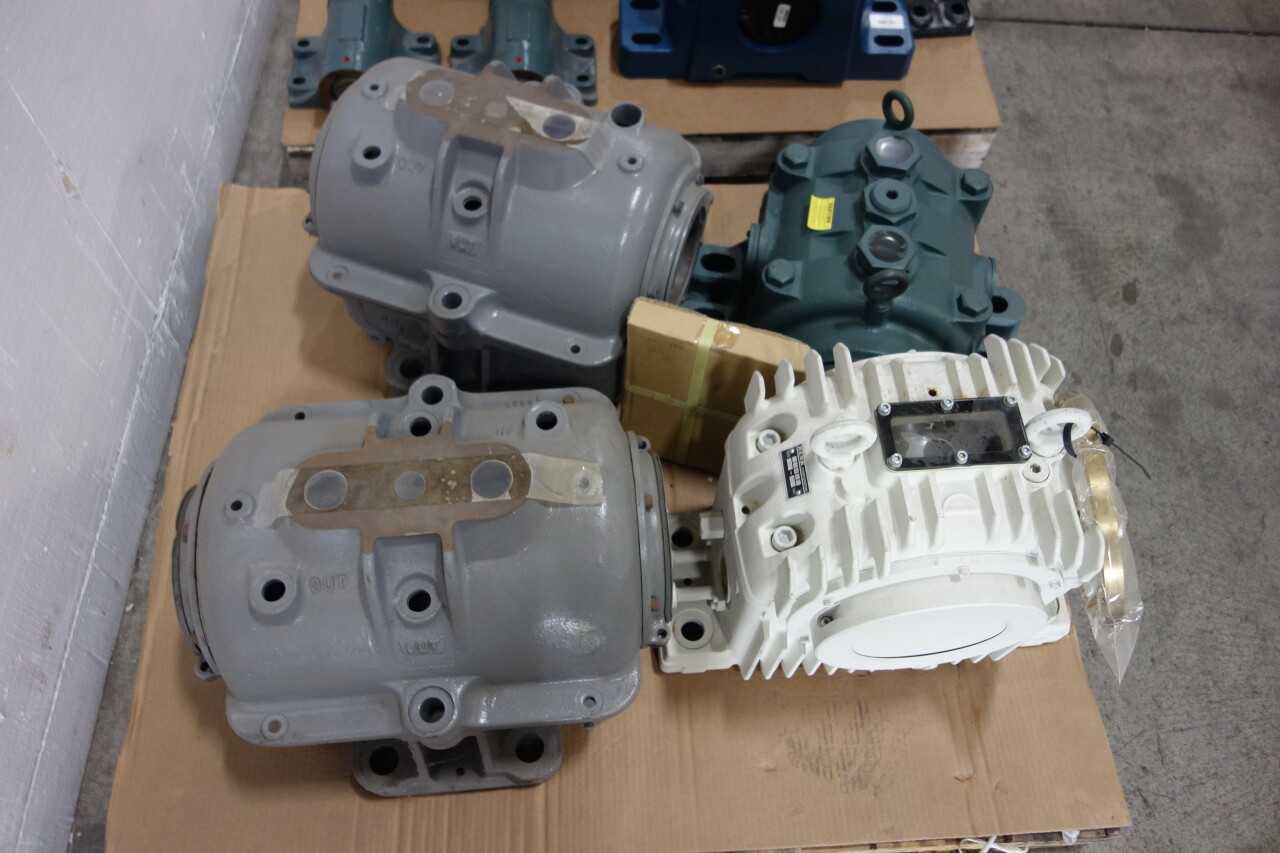 2 PALLETS OF ASSORTED PILLOW BLOCK HOUSINGS WITH/ WITHOUT BEARINGS AND BABBITT BEARINGS - BEARINGS