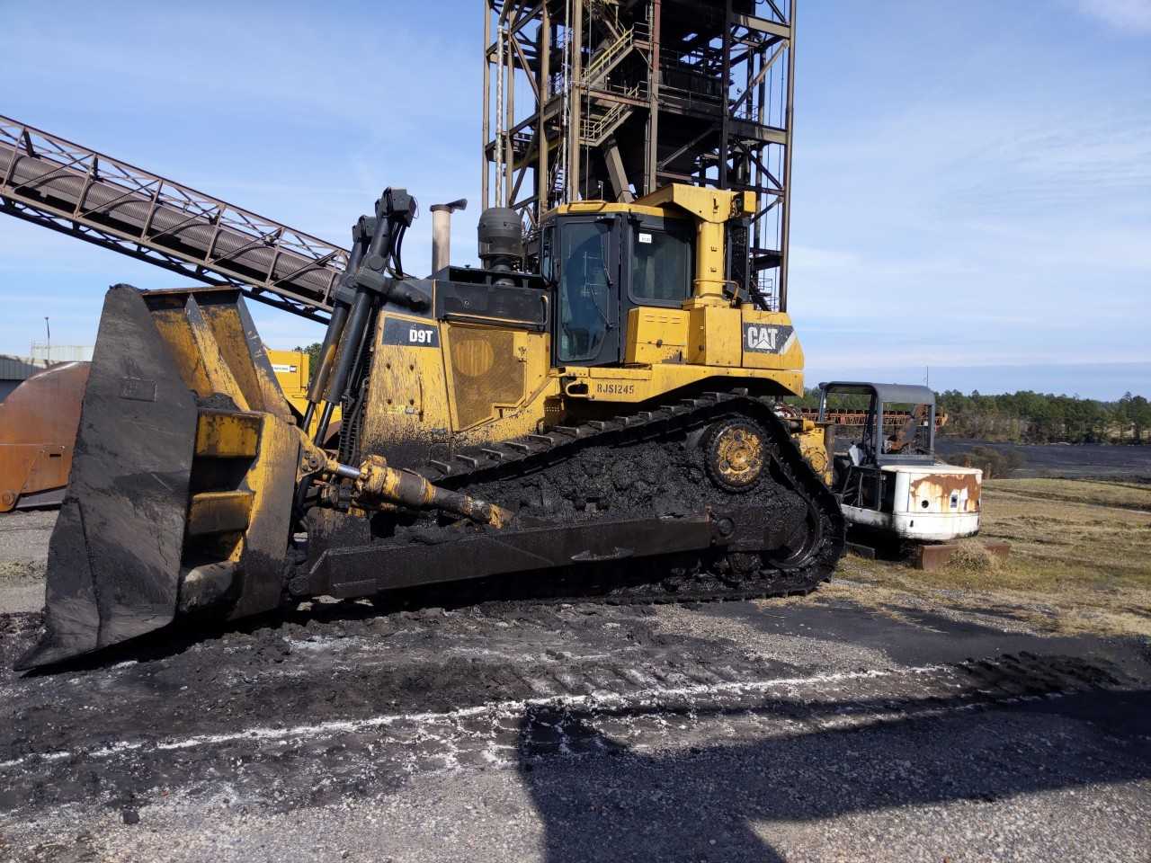 Caterpillar D9T Dozer - CRAWLER LOADERS