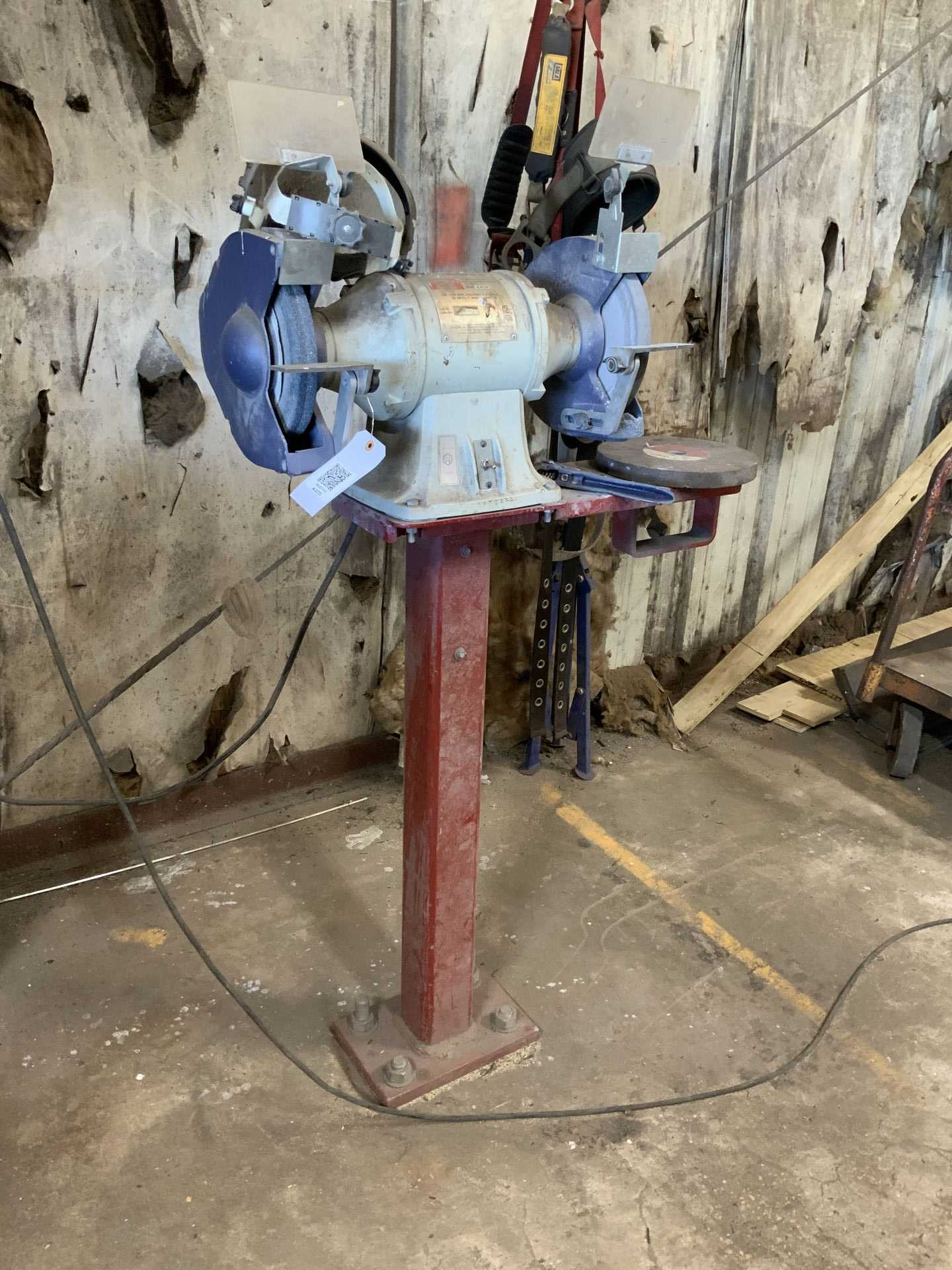 DAYTON 2LKT3A PEDESTAL GRINDER - PEDESTAL & BENCH TOP GRINDER