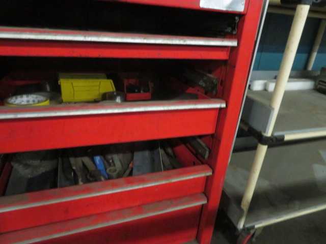 7 Drawer Tool Box Snap On and contents, missing 2 drawers - MISCELLANEOUS