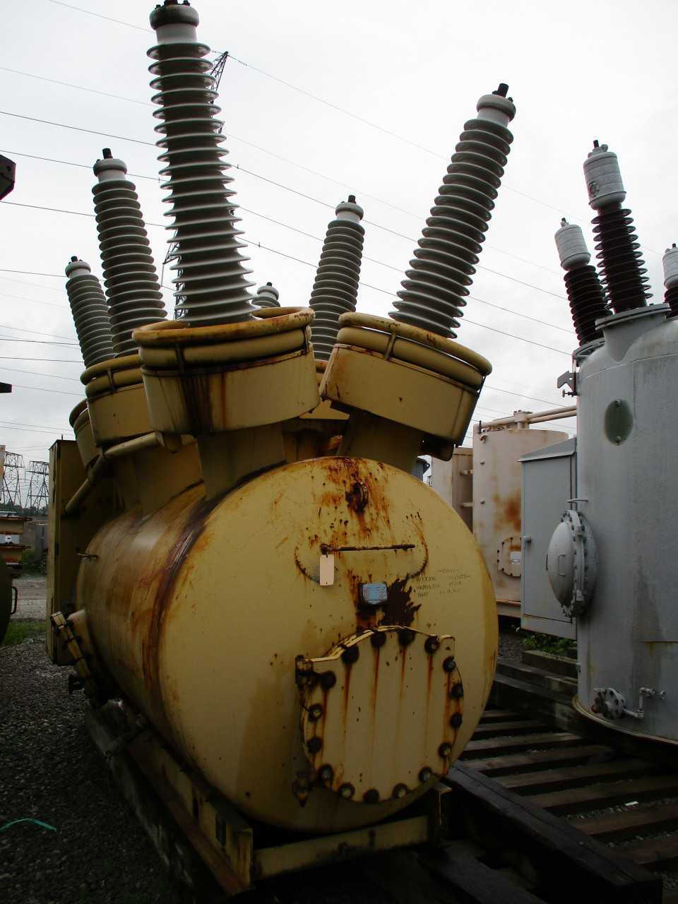 1979 Gould GA SF6 Breaker. Type 145GA50-20.0. 145kv, 2000A - CIRCUIT BREAKERS