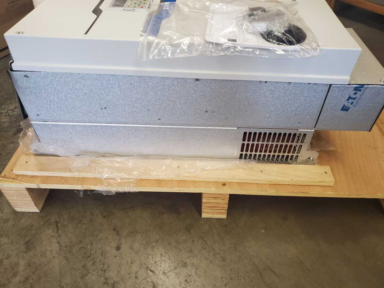 (1) Eaton DG1-34105FN-C21C Soft Starter 480V 75HP - MOTOR STARTERS
