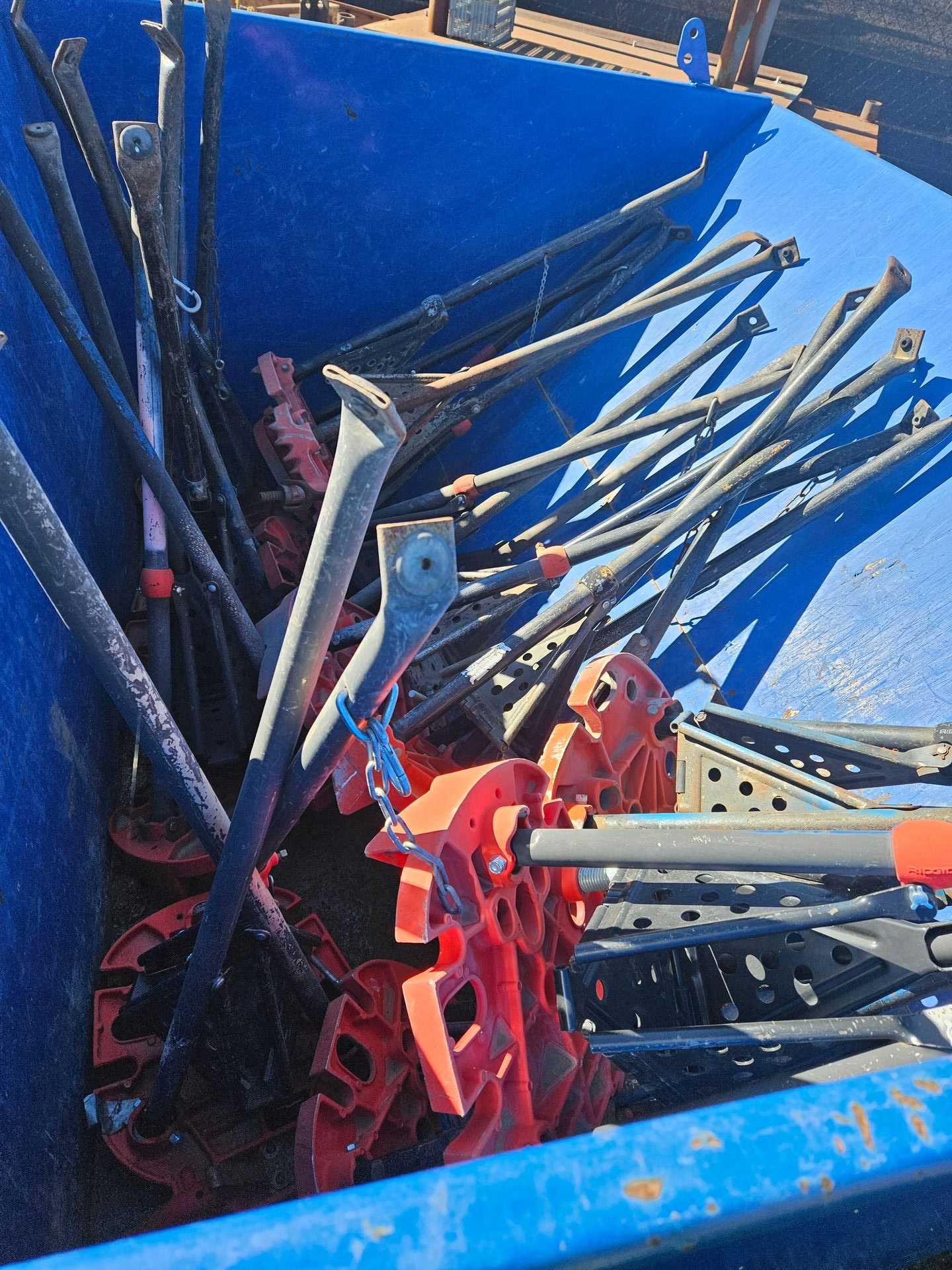 BULK LOT OF RIDGID TRI-STANDS QTY 4 - ELECTRIC POWER TOOLS