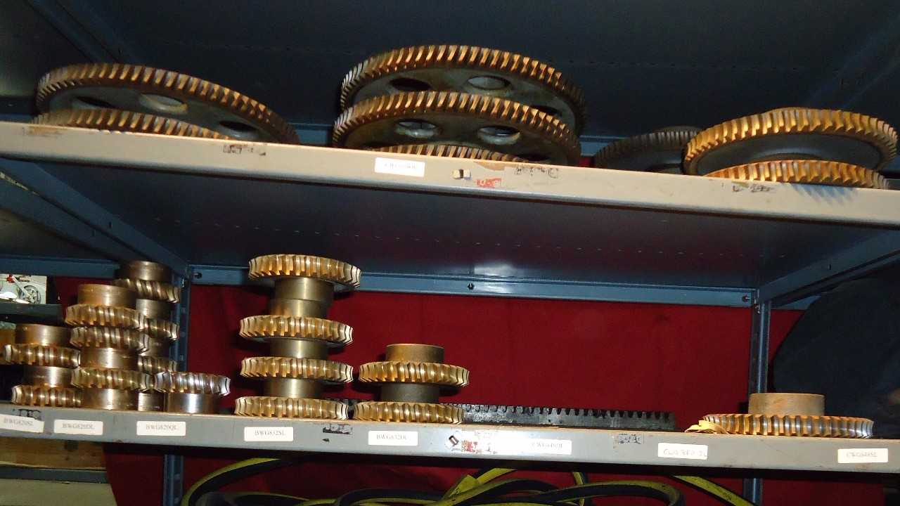 LOT OF 8 Pitch Bronze Worm Gear, BWG, Union Gear - MISCELLANEOUS