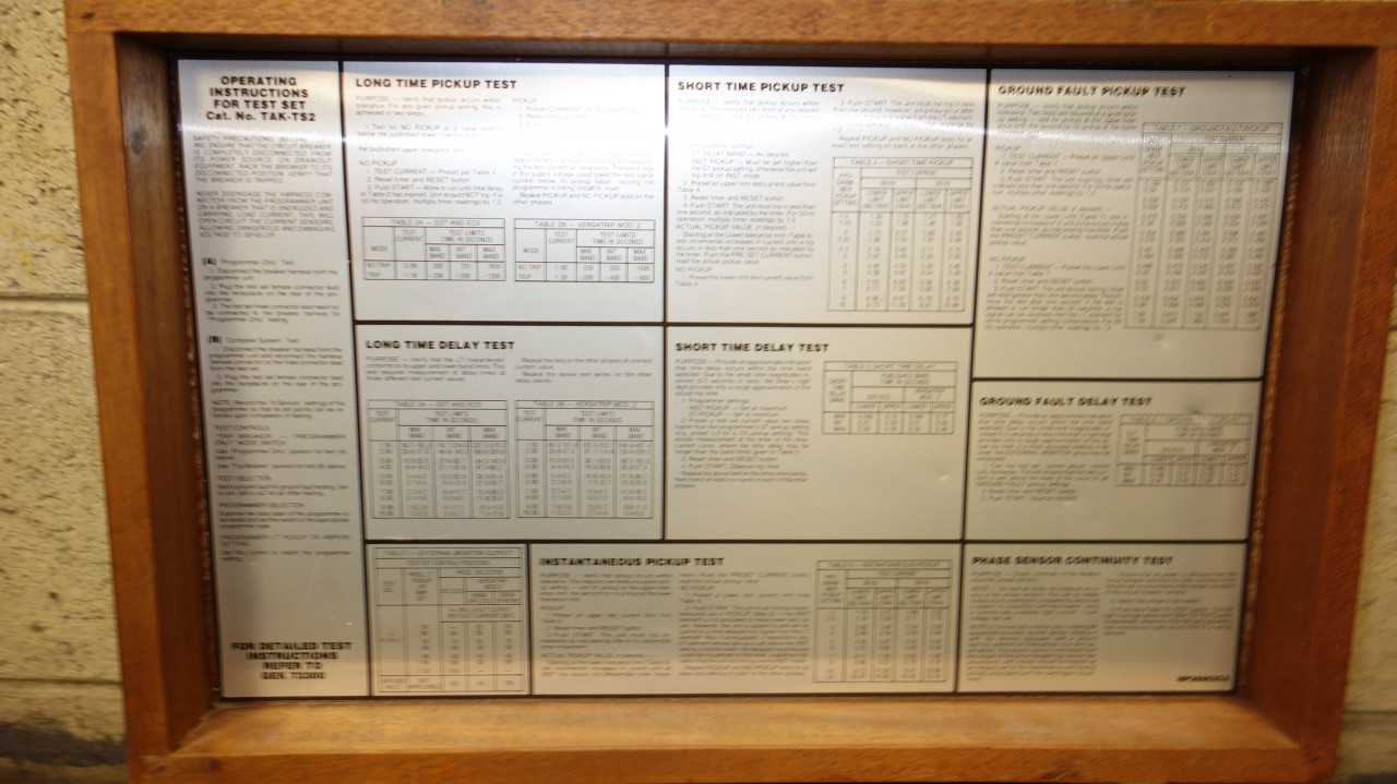 GENERAL ELECTRIC TAK-TS2 VERSATRIP MOD 2 TEST SET - ELECTRICAL TESTING EQUIPMENT