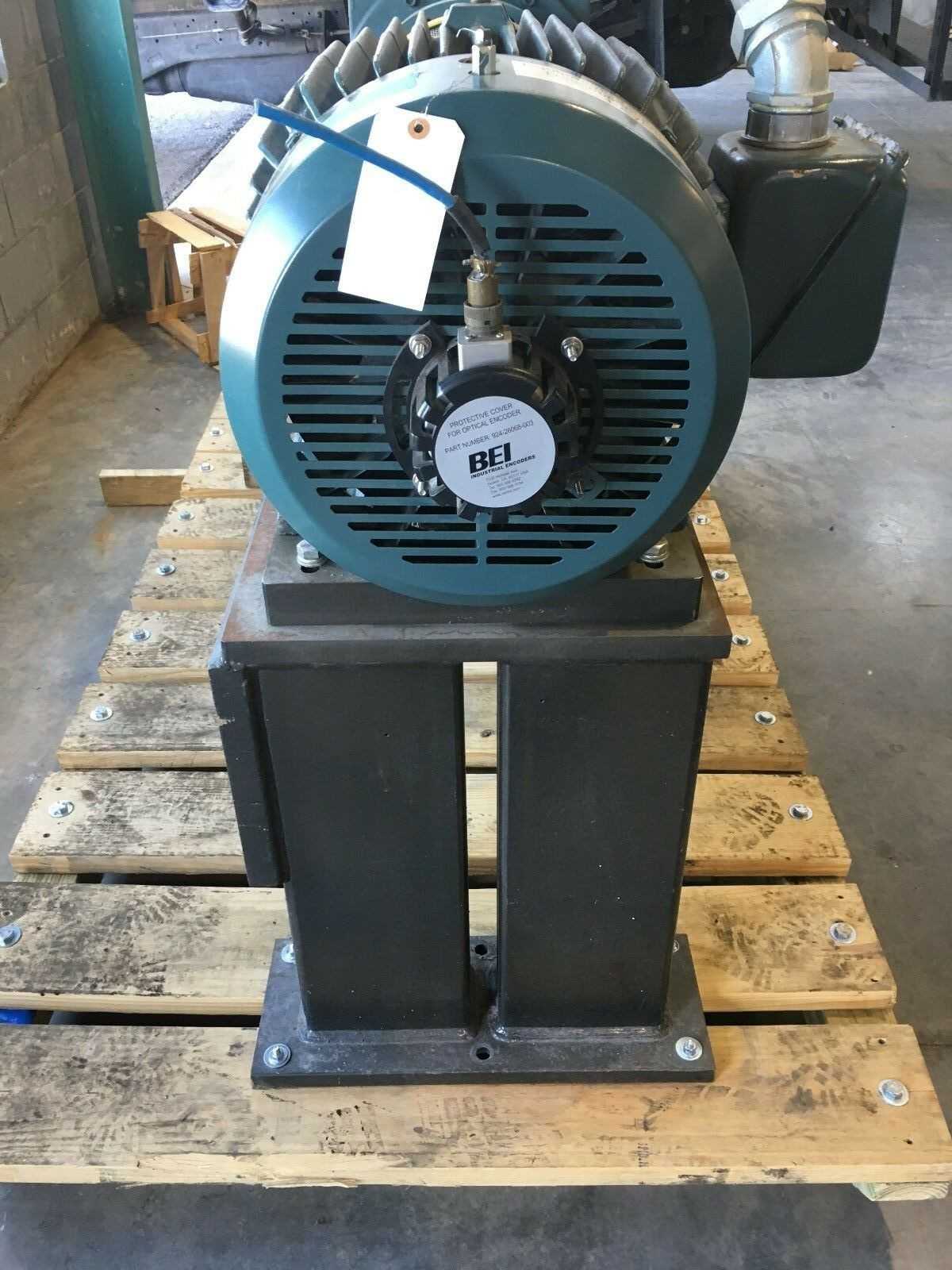 USED RELIANCE 40HP MOTOR ZDVSM4110T WITH DODGE QUANTIS GEAR REDUCER HB1282SI225 - GEAR REDUCERS
