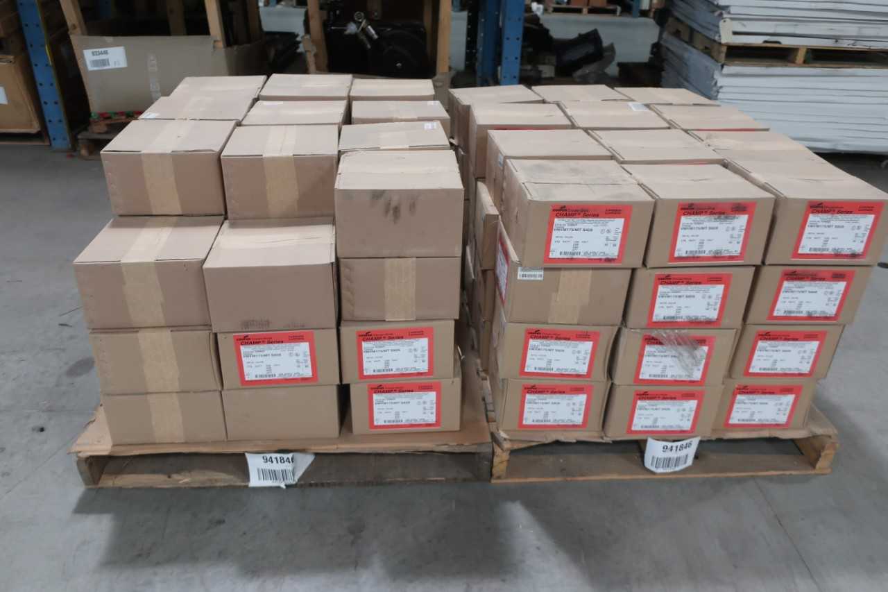 2 PALLETS OF ASSORTED LIGHTING FIXTURES - LIGHTING