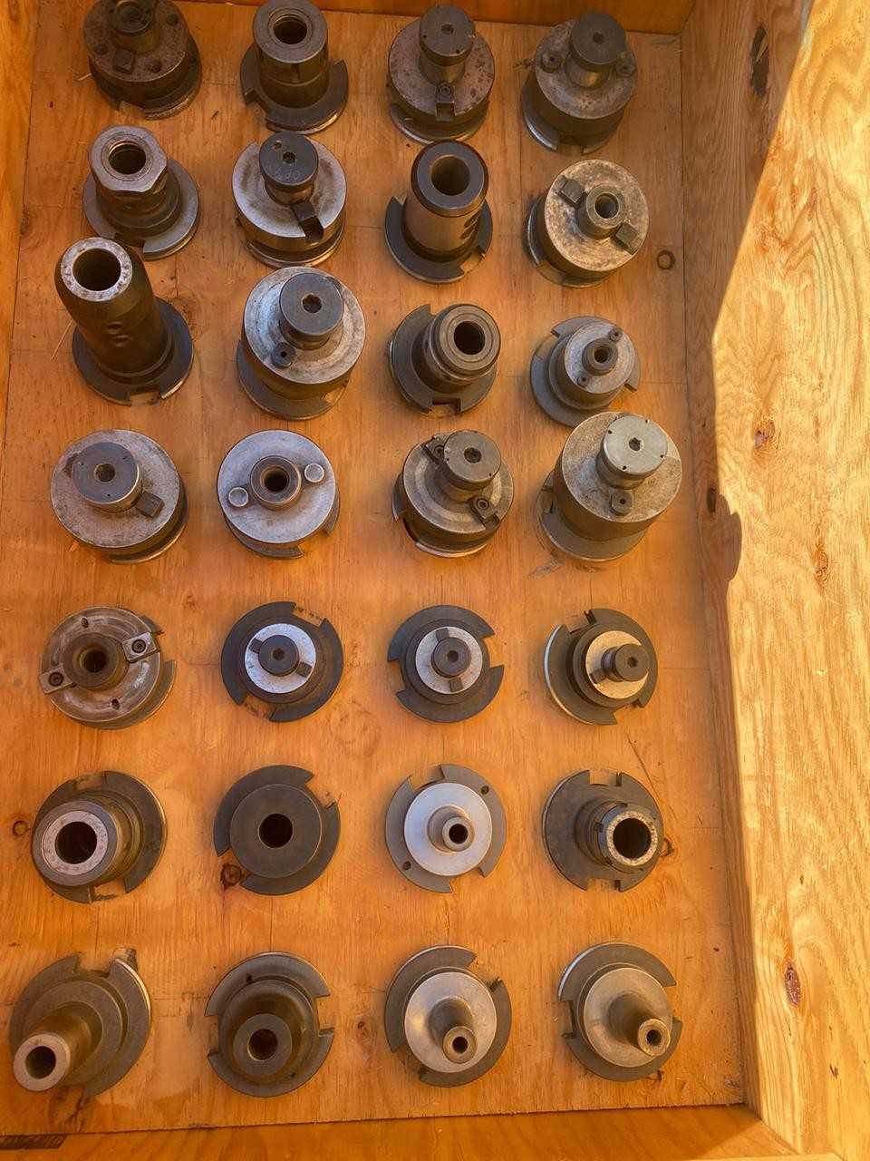 PALLET OF ASSORTED CAT 50 TOOL HOLDERS - MACHINING ACCESSORIES & TOOLING