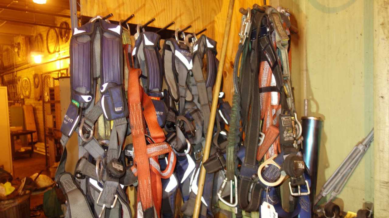 LOT OF ASSORTED SAFETY HARNESSES - SAFETY EQUIPMENT