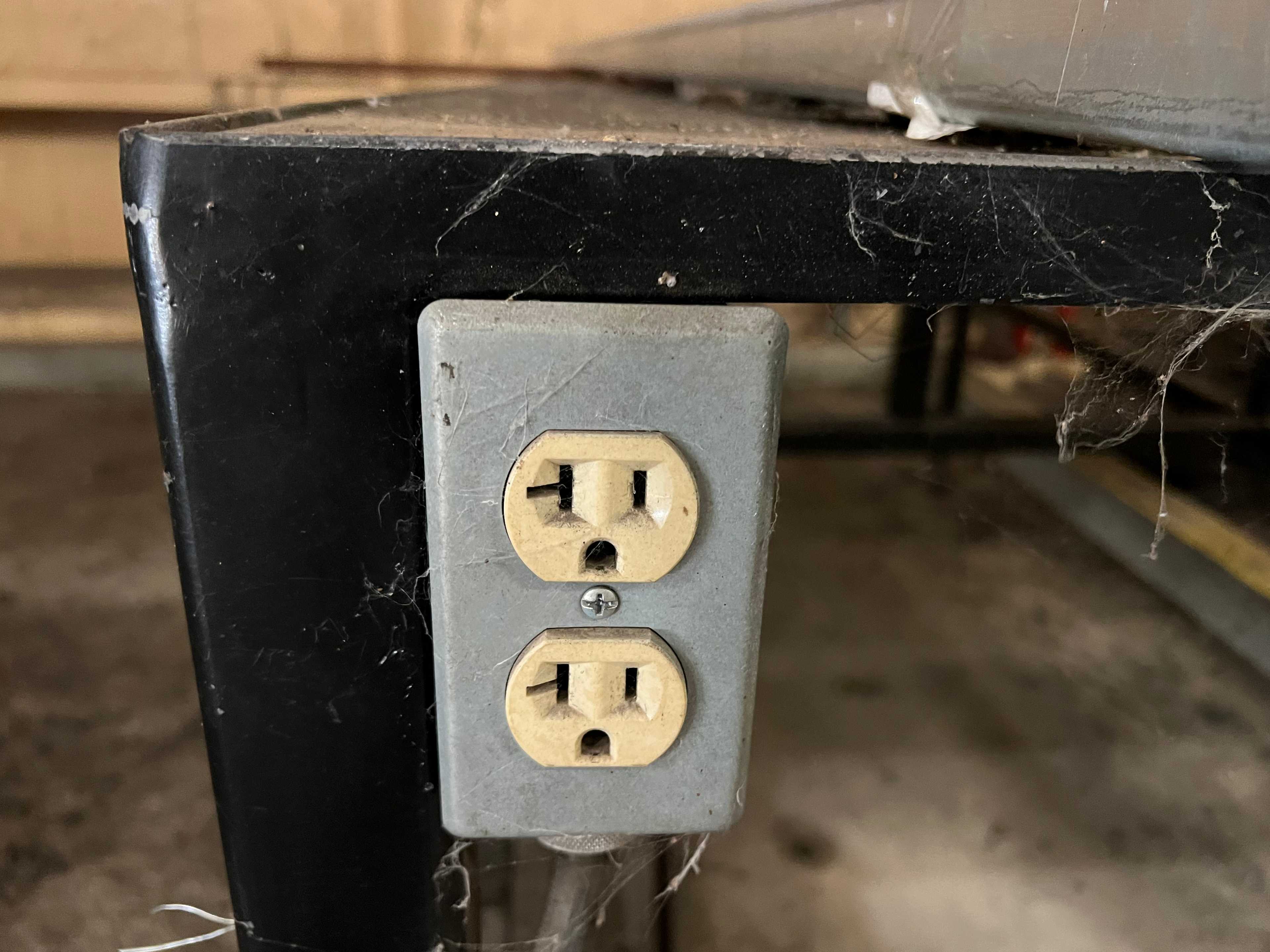 STEEL TABLE WITH ROLLERS AND ELECTRICAL OUTLET - MATERIAL HANDLING
