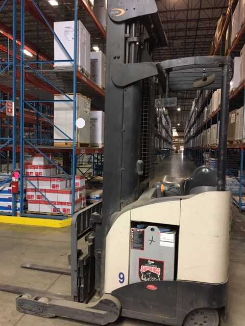 2005 Crown RD5225-30 deep reach truck, Lemoyne, PA - REACH TRUCKS