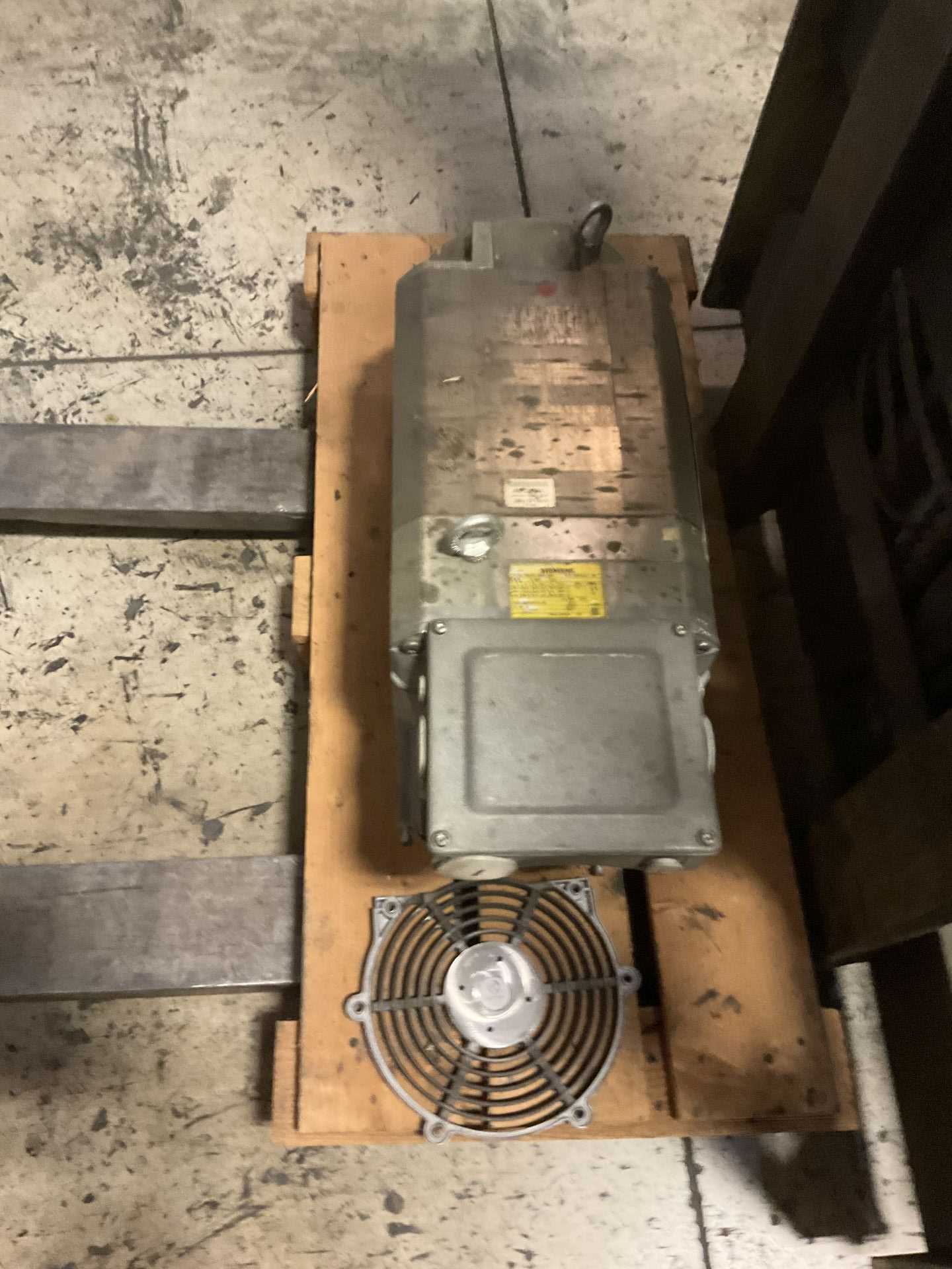 SIEMENS CORP 1PH7137-2AG00-OBAO AC MOTOR - AC MOTOR