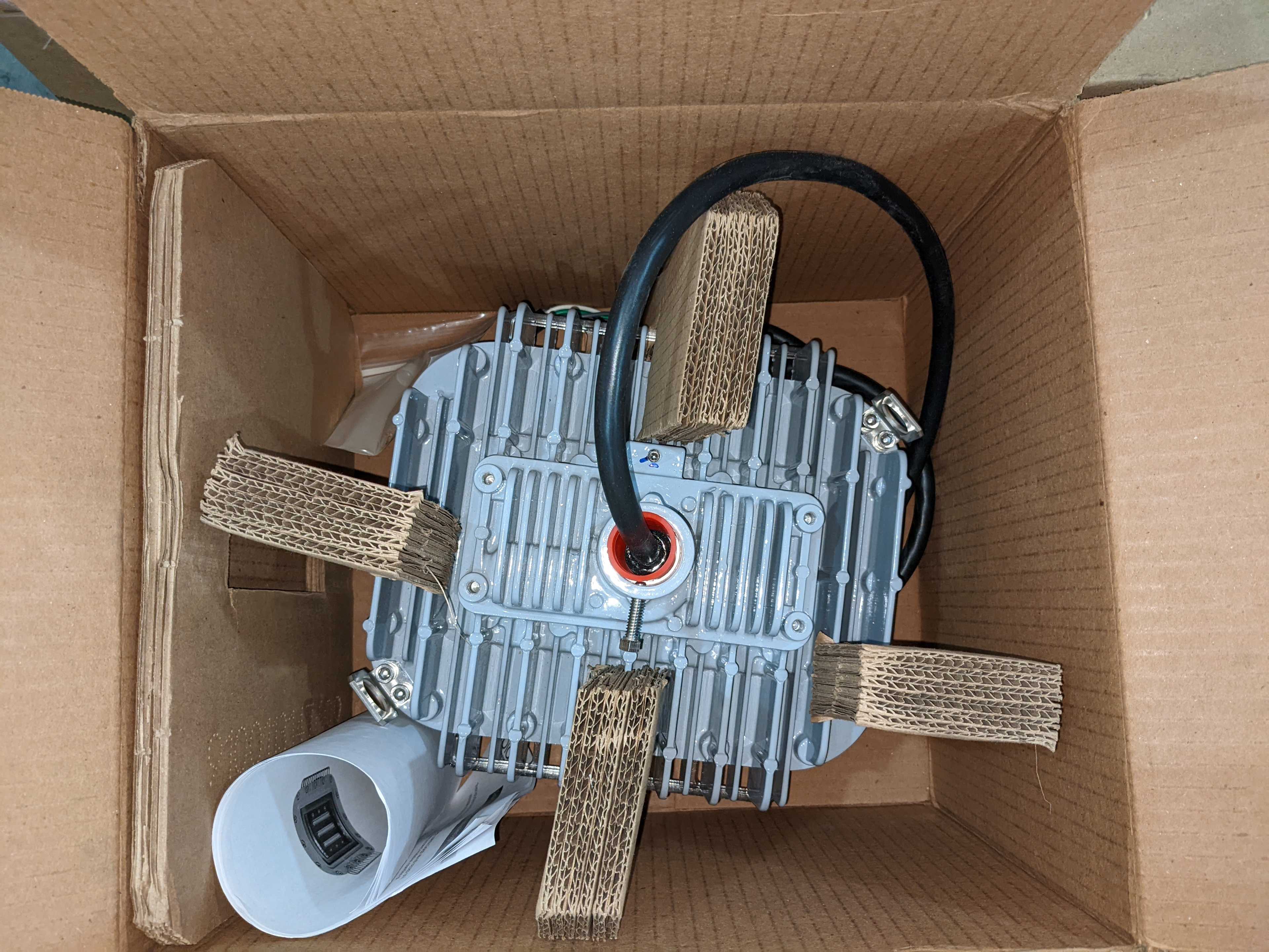 PALLET OF CONTENTS - LIGHTING