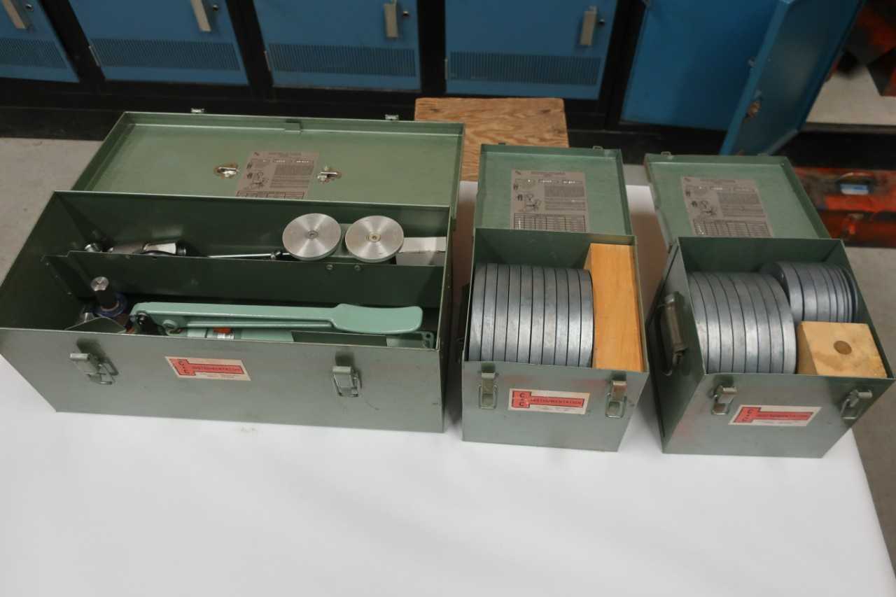 ASHCROFT 1305B PORTABLE DEAD WEIGHT TESTER W/ WEIGHTS - PLANT & FACILITY