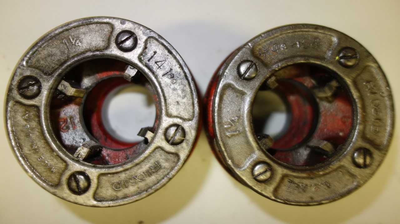 LOT OF 2 RIDGID 1-1/4 IN DIE HEADS - ELECTRIC POWER TOOLS