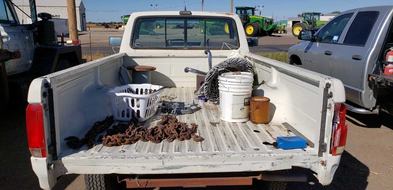 Ford F250 Pickup Plow 4x4 V8 Runs - BUSES