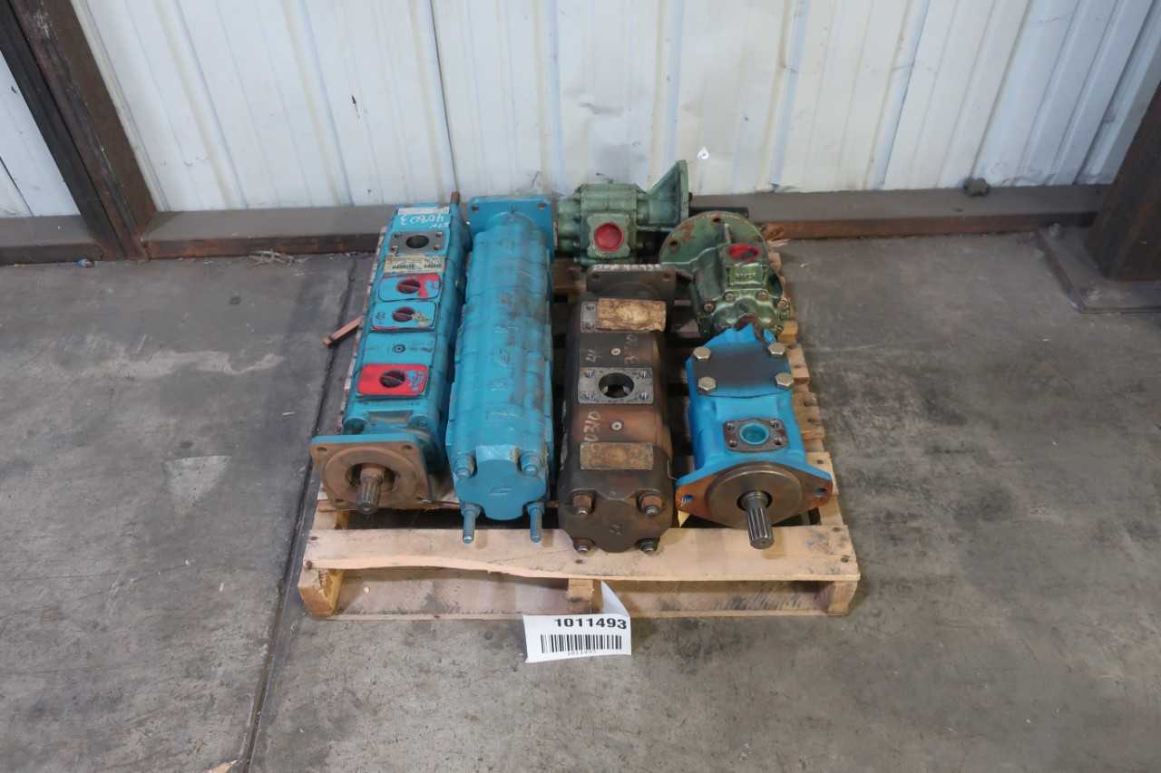 PALLET OF ASSORTED HYDRAULIC PUMPS - HAND TOOLS