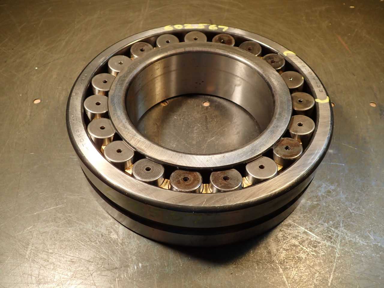 Torrington 22228 W33 Spherical Roller Bearing: 250mm OD 140mm ID 68mm Thick - BEARINGS