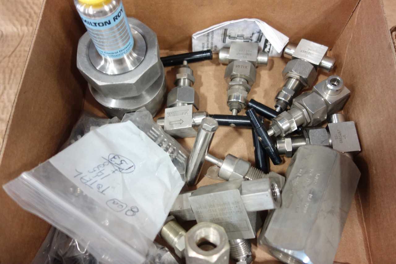 LOT OF HYDRAULIC VALVES AND FITTINGS - PROCESS EQUIPMENT