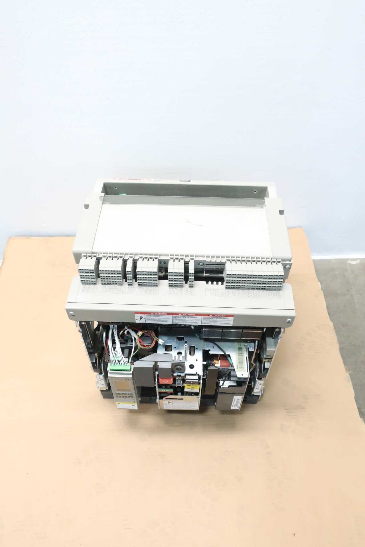 SCHNEIDER WL3AAR64A3HPMMXPCX MASTERPACT NW 08 H 3P 800A AMP 600V-AC MOLDED CASE CIRCUIT BREAKER - CIRCUIT BREAKERS
