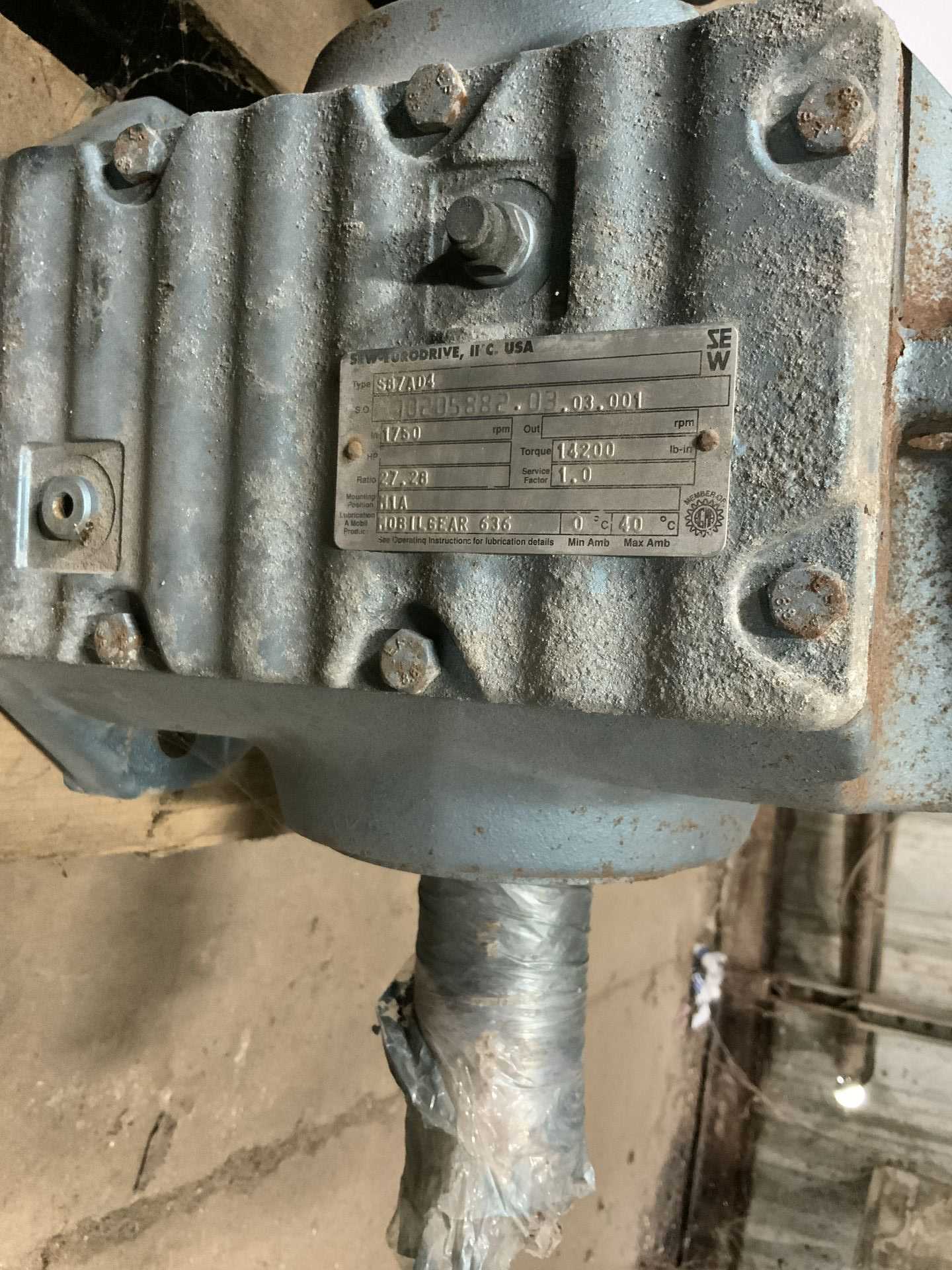 QTY 2- SEW-EURODRIVE S87AD4 GEAR REDUCER - GEAR REDUCERS