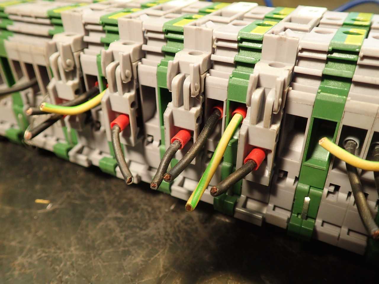 10-1/4" Terminal Rail with 10pcs Entrelec D4/6P, 21pcs M4/6 5116, 4pc M4/8S Fuse - INDUSTRIAL PARTS