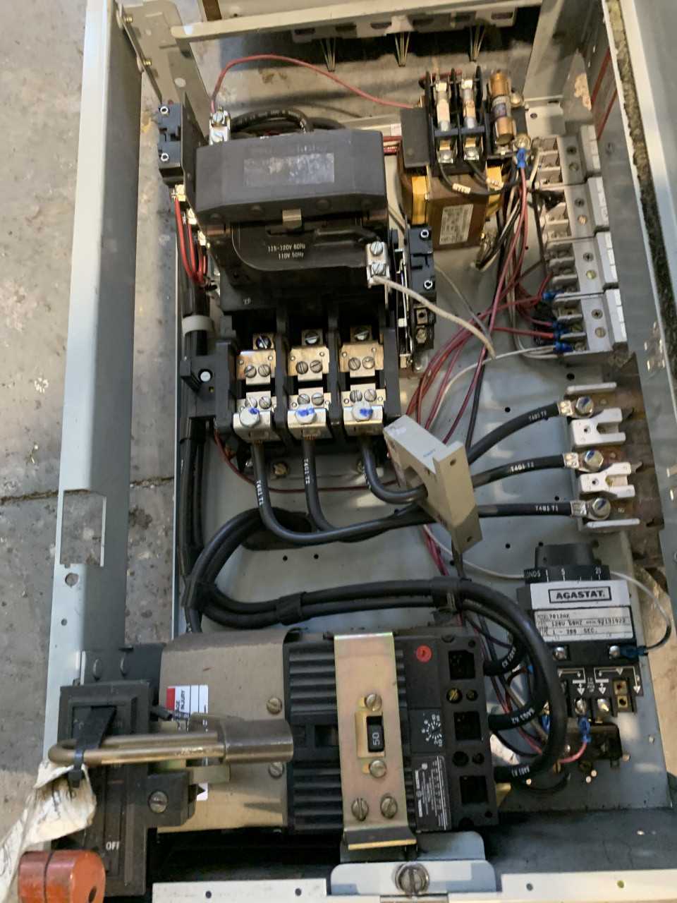 LOT OF GENERAL ELECTRIC MCC BUCKETS WITH BREAKERS AND STARTERS - MOTOR CONTROL CENTERS